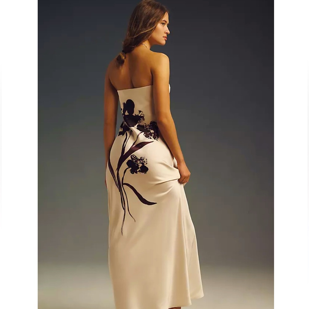 The Fleur Strapless Satin Maxi Slip Dress
By Anthropologie
Color - Cream